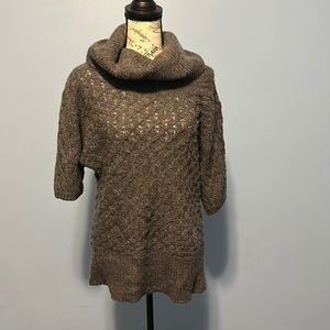 Short sleeved turtle neck sweater